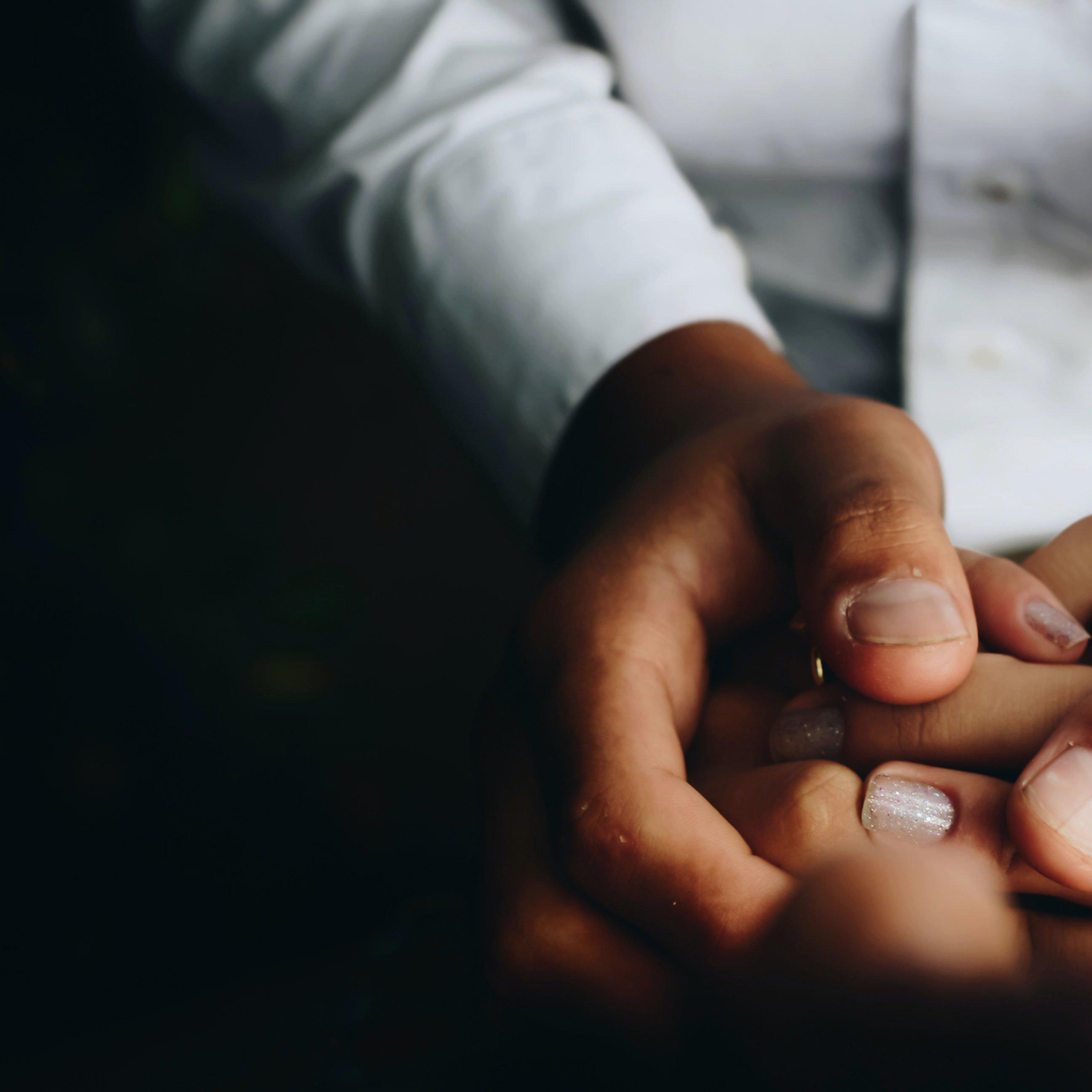 holding-hands